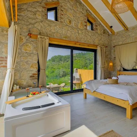 Pegasus Stone House *